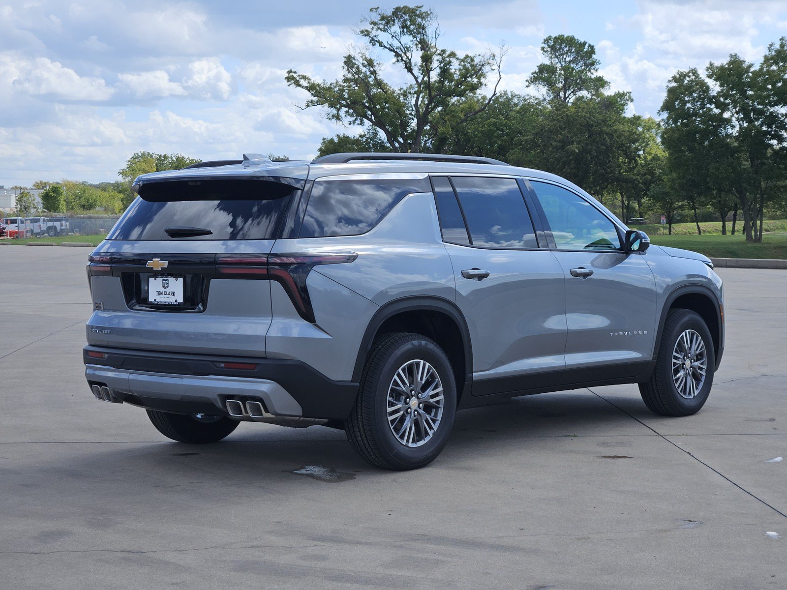 New 2027 Chevrolet Traverse LT w/ Driver Confidence Package FWD image 3