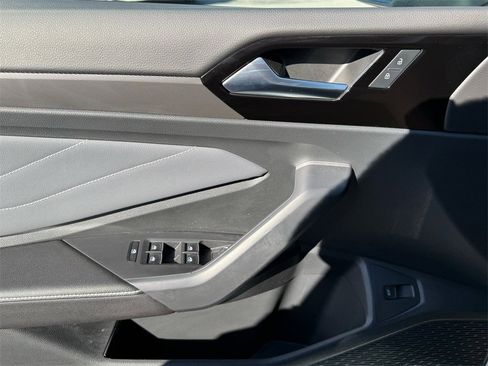 Certified 2025 Volkswagen Jetta SEL image 40