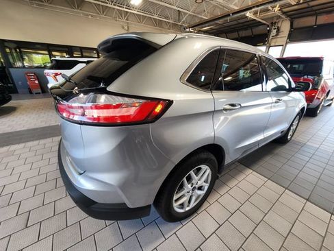 Used 2021 Ford Edge SEL w/ Convenience Package FWD image 4