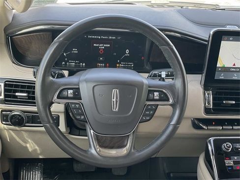Used 2021 Lincoln Navigator Reserve image 7