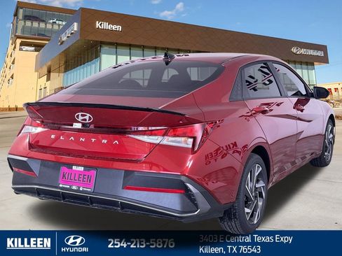 Used 2025 Hyundai Elantra Sport image 9