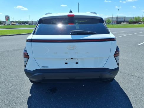 Used 2024 Hyundai Kona SEL w/ Convenience Package FWD image 5