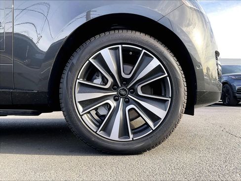 New 2025 Land Rover Range Rover SE image 14