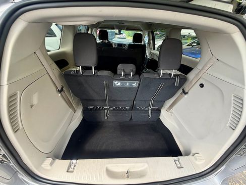 Used 2020 Chrysler Voyager L FWD image 14