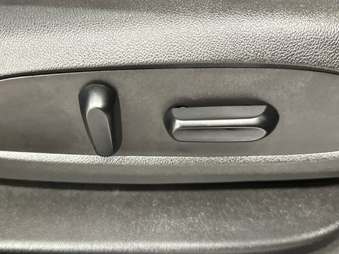 Used 2019 Chevrolet Blazer LT w/ Sun and Wheels Package image 23