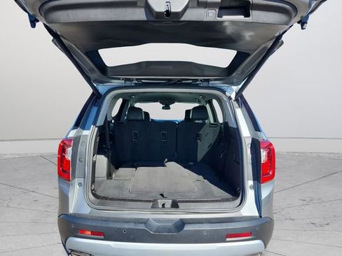 Used 2023 GMC Acadia SLT image 19