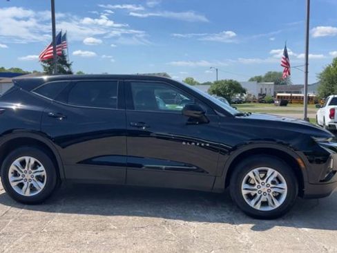 Used 2022 Chevrolet Blazer LT image 2