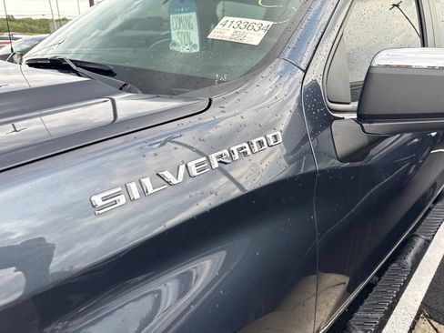 Used 2022 Chevrolet Silverado 1500 LT AWD/4WD image 11