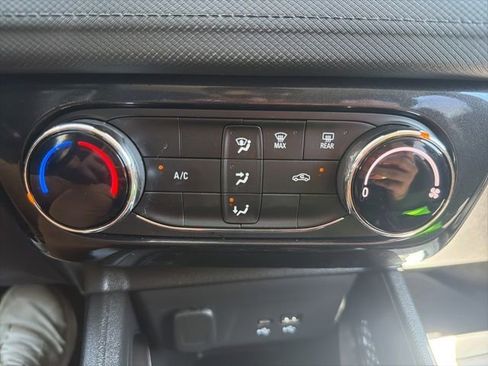 Used 2025 Chevrolet TrailBlazer LT AWD/4WD image 27