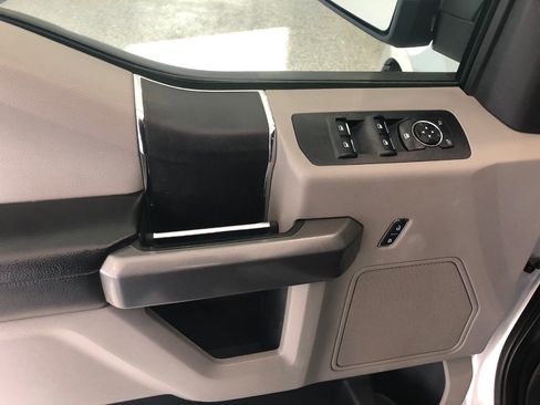 Used 2018 Ford F150 XLT w/ Equipment Group 301A Mid image 6