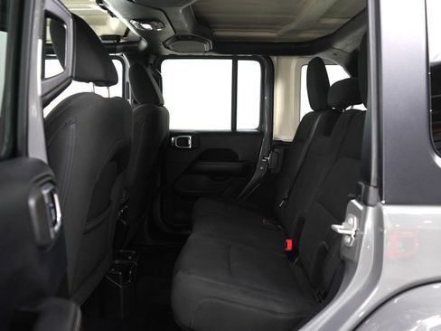 Used 2018 Jeep Wrangler Unlimited Sahara w/ Cold Weather Group image 16