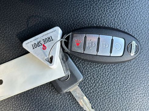 Used 2018 Nissan Titan SL image 32