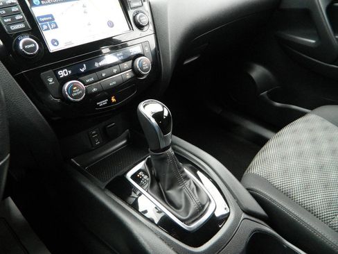 Used 2018 Nissan Rogue Sport SV w/ SV Technology Package image 21