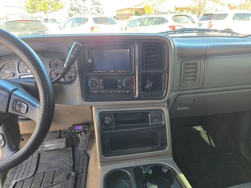 Used 2005 GMC Sierra 2500 SLT w/ Heavy-Duty Power Package image 17