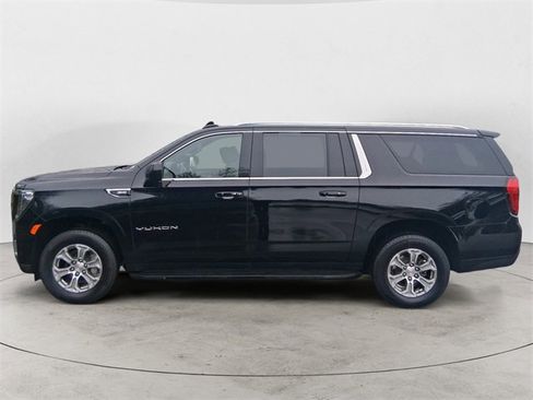 Used 2024 GMC Yukon XL SLE image 2