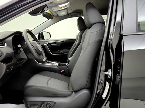 Certified 2025 Toyota RAV4 XLE AWD/4WD image 25