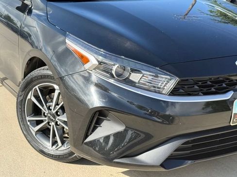 Used 2023 Kia Forte LXS FWD image 3