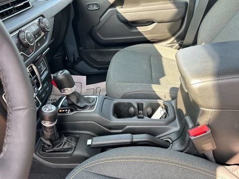 Used 2025 Jeep Wrangler Unlimited Sport S 4xe AWD/4WD image 35