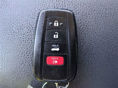 Used 2023 Toyota Camry XLE image 28