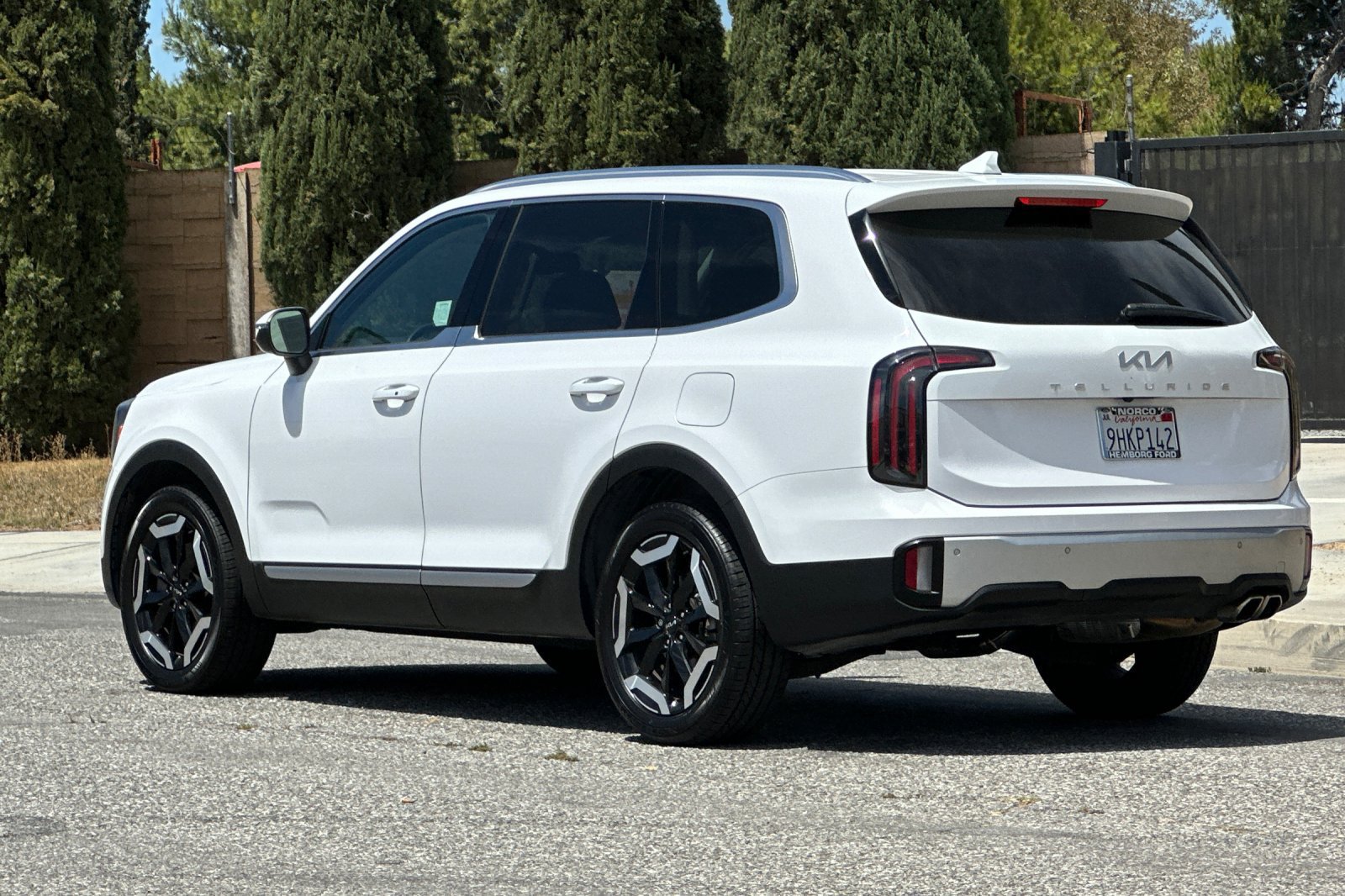 Used 2024 Kia Telluride EX w/ EX Captain's Chair Package FWD image 6