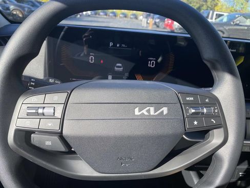 New 2025 Kia K4 LXS image 9