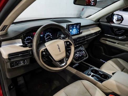 Used 2022 Lincoln Corsair AWD w/ Premium Package image 3