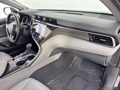 Used 2019 Toyota Camry XSE w/ Navigation Package image 14