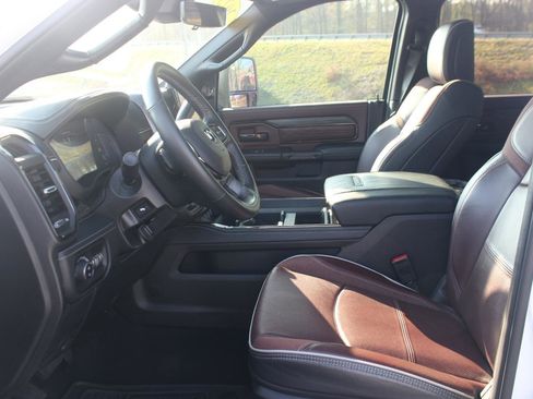 Used 2025 RAM 2500 Limited AWD/4WD image 16