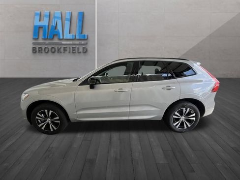 Used 2024 Volvo XC60 B5 Core image 2