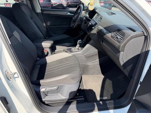Used 2022 Volkswagen Tiguan SE w/ Panoramic Sunroof Package FWD image 57