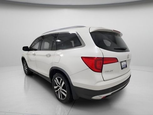 Used 2018 Honda Pilot Touring image 5