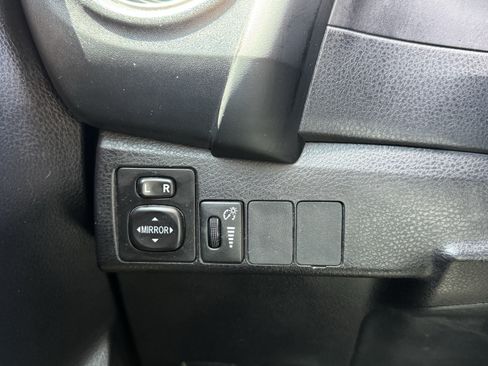 Used 2019 Toyota Corolla SE w/ Carpet Mat Package (TMS) FWD image 28