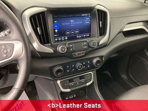 Used 2024 GMC Terrain SLT image 2