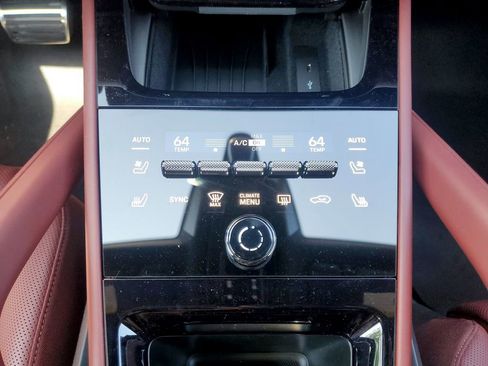 Certified 2025 Porsche Cayenne Coupe image 13