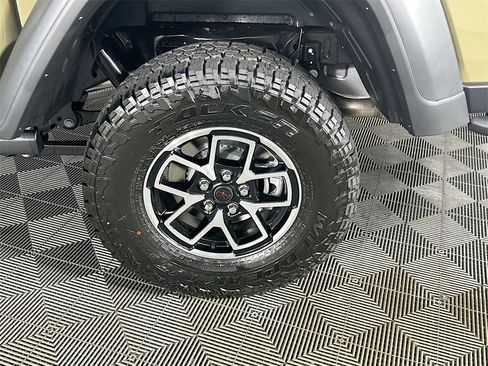 New 2025 Jeep Gladiator Rubicon w/ Convenience Group image 17