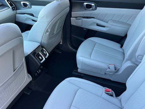Used 2023 Kia Sorento SX Prestige image 4