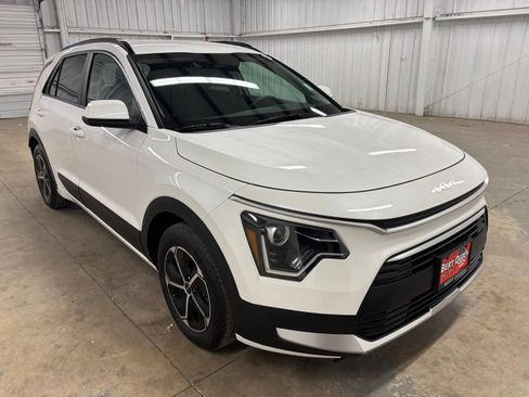 Used 2024 Kia Niro LX FWD image 1