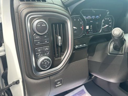 Used 2020 GMC Sierra 1500 AT4 w/ Off-Road Performance Package image 13