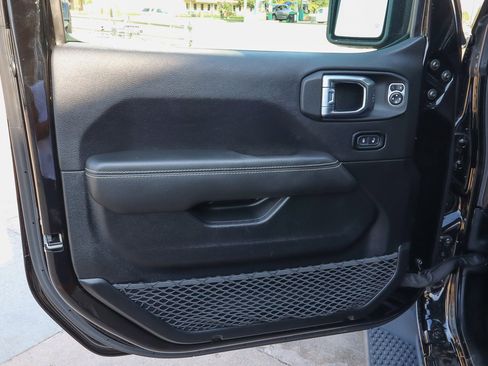 Used 2021 Jeep Wrangler Unlimited Sahara image 16