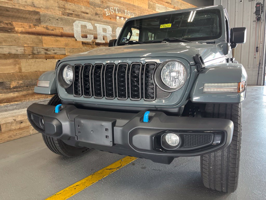 Used 2024 Jeep Wrangler Unlimited w/ Convenience Group AWD/4WD image 4