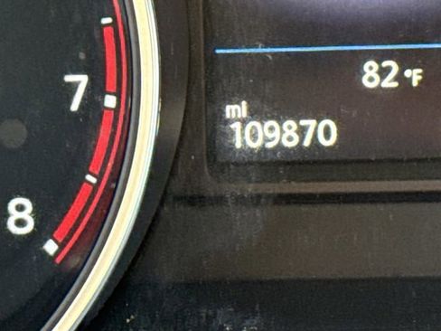 Used 2018 Volkswagen Tiguan SEL AWD/4WD image 29