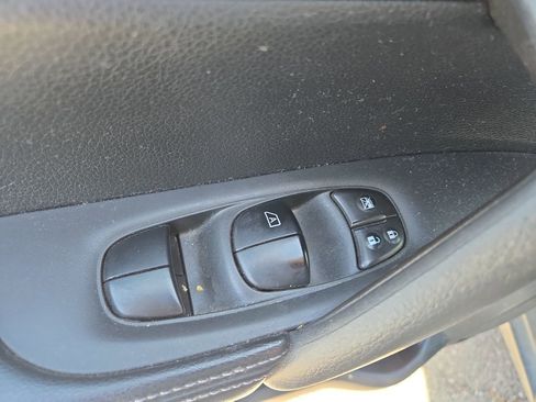 Used 2016 Nissan Rogue S FWD image 15