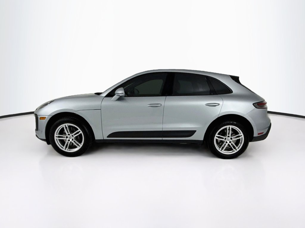 Certified 2025 Porsche Macan AWD/4WD image 2