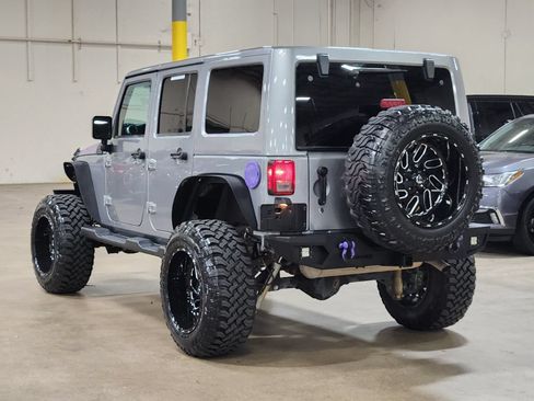 Used 2015 Jeep Wrangler Unlimited Sahara w/ Max Tow Package AWD/4WD image 11