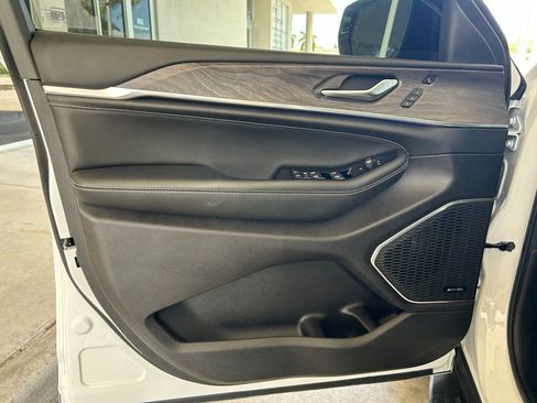 Used 2025 Jeep Grand Cherokee L Overland w/ Advanced Protech Group III AWD/4WD image 40