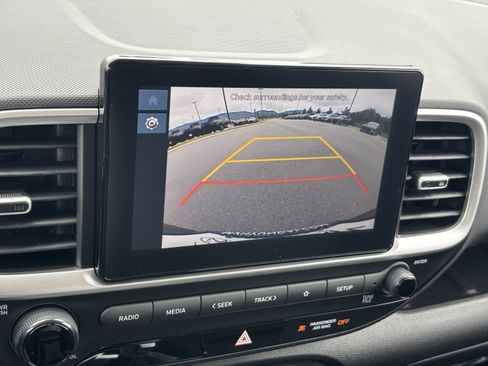 New 2025 Hyundai Venue SE image 17