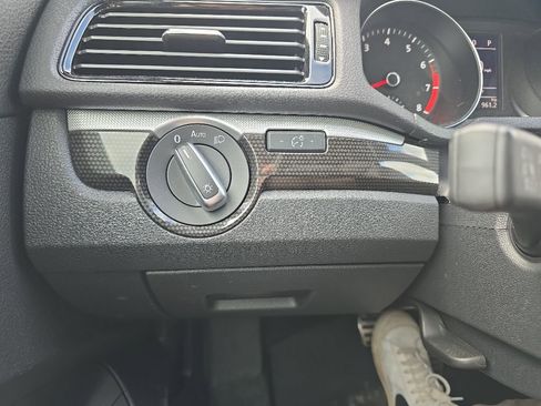 Used 2018 Volkswagen Passat 3.6 FWD image 15