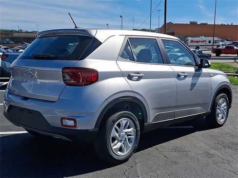 New 2026 Hyundai Venue SE image 4