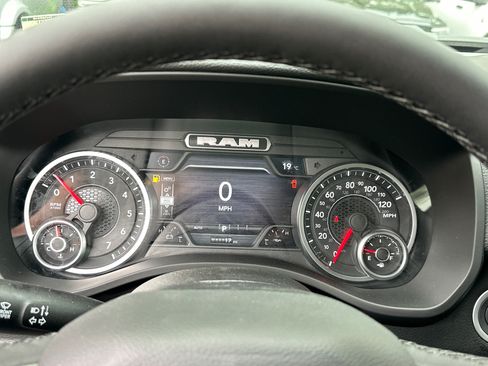 Used 2026 RAM 1500 4x4 Crew Cab image 11