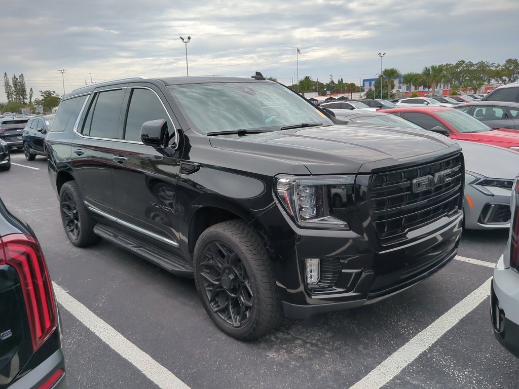 Used 2022 GMC Yukon SLT w/ SLT Premium Package AWD/4WD image 1